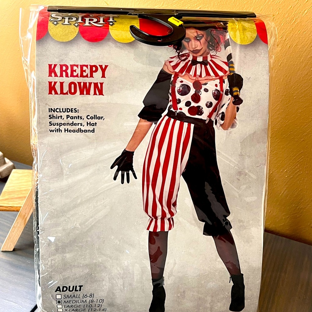 Creepy clown Halloween costume